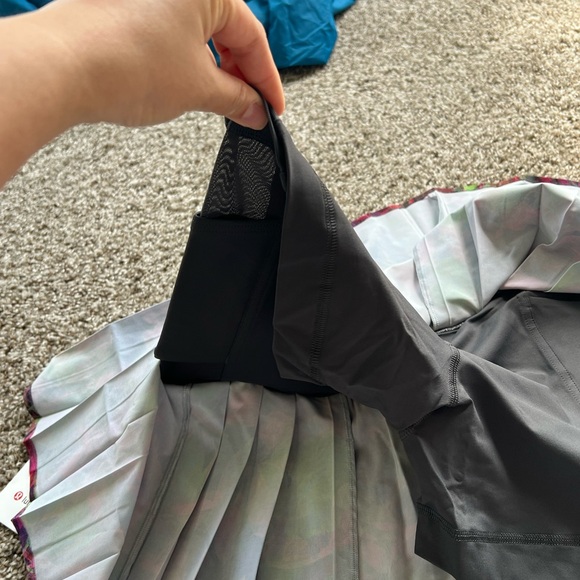 Lululemon skirt with short inside court rival skirt size 6 - Picture 4 of 10